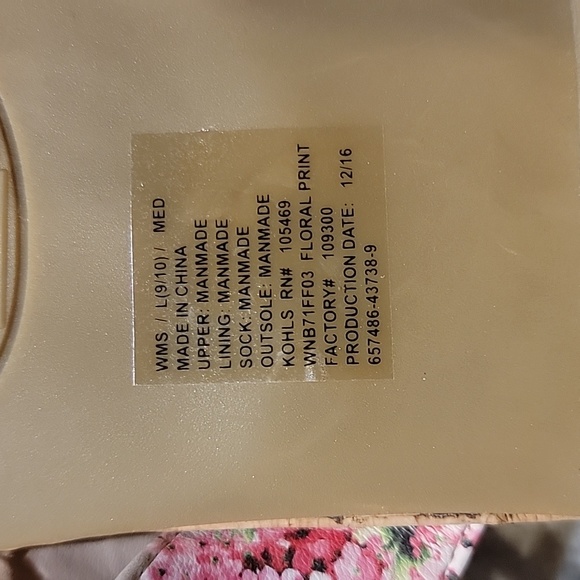 Dana Buchman sandals - Picture 3 of 4